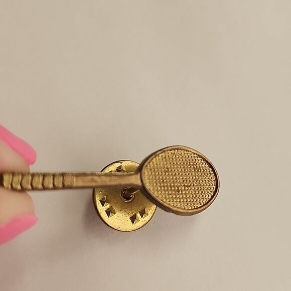 Tennis Racket Pin Textured Net Gold Tone - Picture 2 of 4